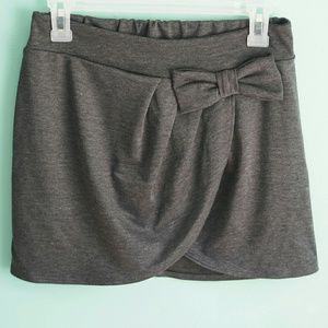 NWOT Body Central Grey Mini Skirt with a Bow